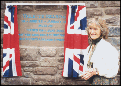  VIRGINIA McKENNA OPENS THE VIOLETTE SZABO GC MUSEUM 