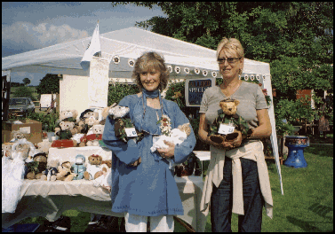  VIRGINIA McKENNA & SANDEE POWER WITH BEAR SQUADRON 